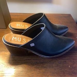 Brand new Musse & cloud leather mule slides size 8